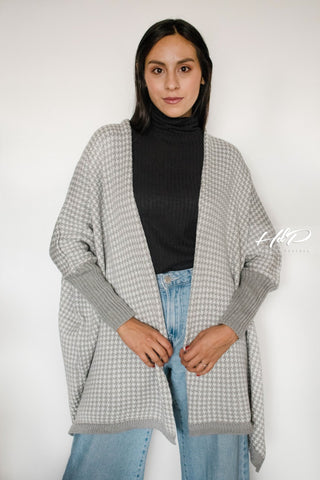 Hilos Shawl - Grey and White
