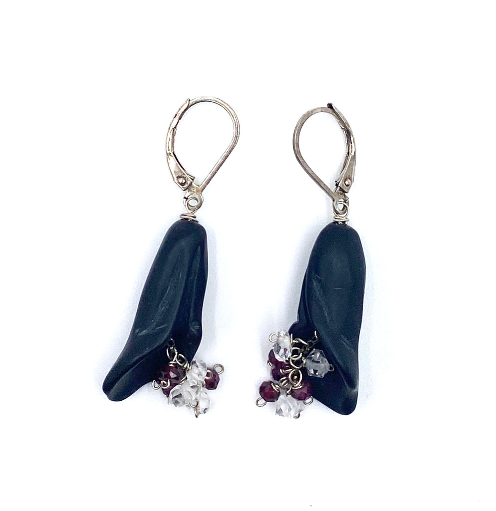 Onyx Calia with Garnets Earrings