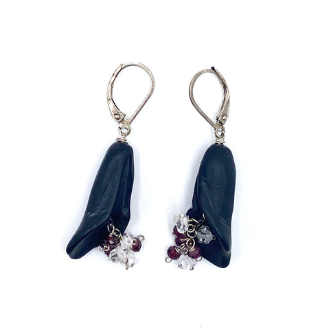 Onyx Calia with Garnets Earrings